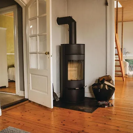 2 Bedroom Stunning Home In Otterup *